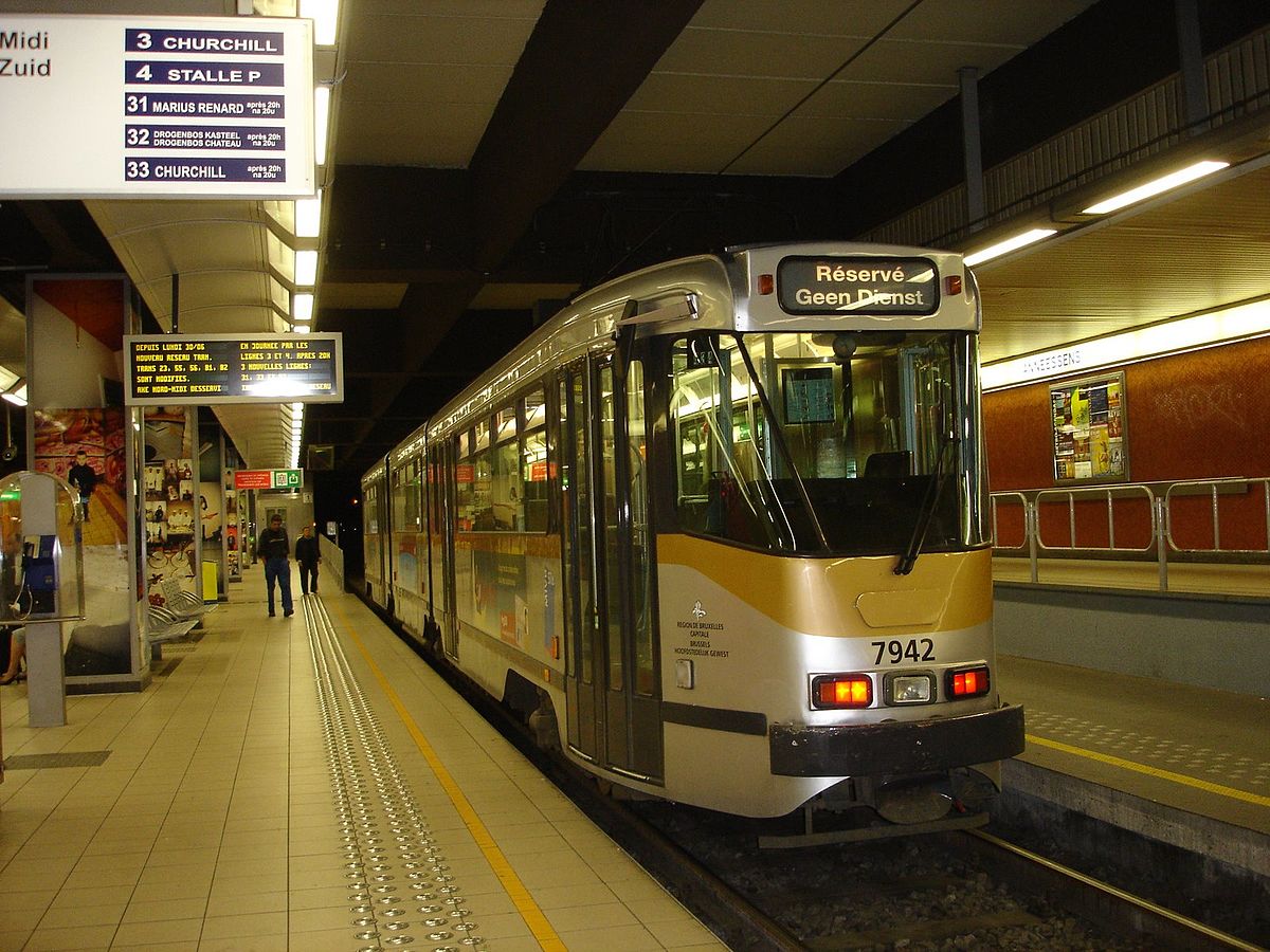 Stanice podzemní tramvaje Anneessens v Bruselu